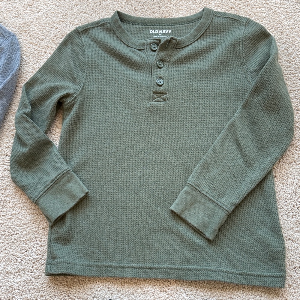 5T Old Navy Kids Long Sleeve Tee Set - Blue, Green, Black - Picture 6 of 9